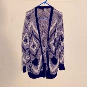 Divided knit duster awesome pattern  blk/white Lg excellent used condition